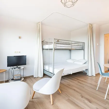 In With Sea View, Cleaning Included Appartement *
