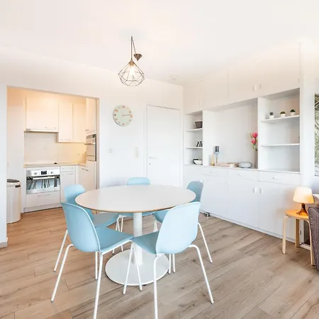 In With Sea View, Cleaning Included Appartement